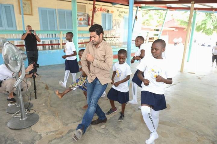 Cote D'ivoire : Jamel Debbouze rend visite la Case des Enfants de la Fondation Children Of Africa