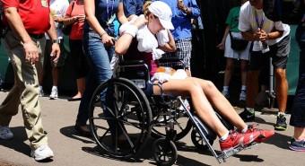 Alizé Cornet en chaise roulante! alizé-cornet-fauteuil