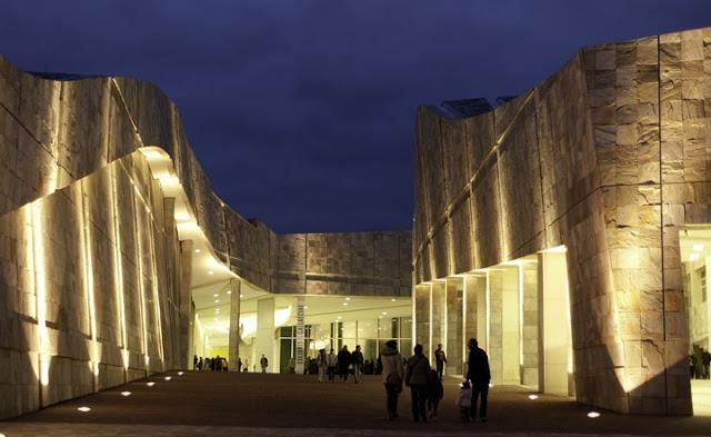 La Cité de la Culture de Galice en Espagne par Peter Eisenman - Architecture