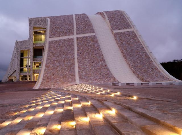 La Cité de la Culture de Galice en Espagne par Peter Eisenman - Architecture