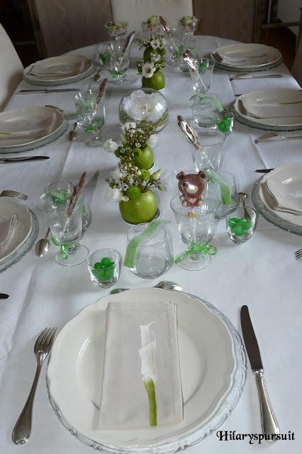 Table printanière en blanc et vert / Spring table in white and green