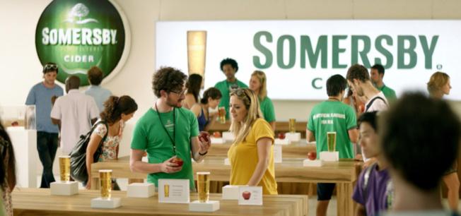 ''The Somersby Store'' ou la parodie du lancement d'un nouveau produit Apple...