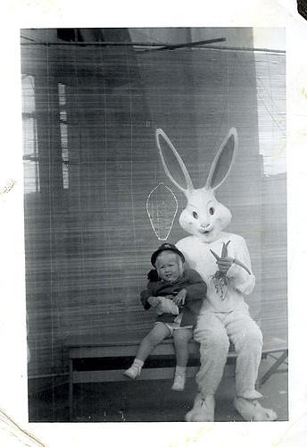 Quand le lapin de Pâques faisait peur sur les clichés du siècle dernier