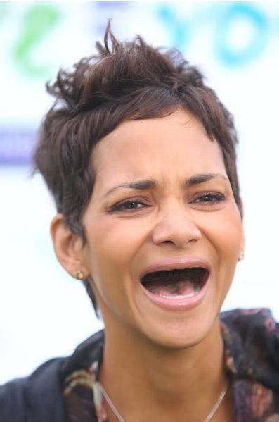 Halle Berry without teeth - sans dents