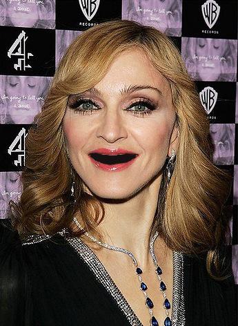Madonna without teeth - sans dents