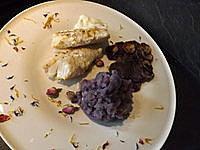 Cabillaud en habit de fleurs, ecrasée de vitelottes et son croustillant Cabillaud en habit de fleurs, ecrasée de vitelottes et son croustillant