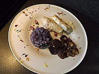 Cabillaud en habit de fleurs, ecrasée de vitelottes et son croustillant Cabillaud en habit de fleurs, ecrasée de vitelottes et son croustillant