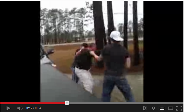 Vidéo : Une bagarre entre automobilistes se termine avec des coups de feu, Regardez !