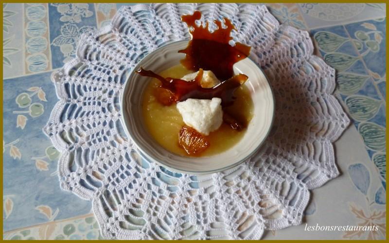 ÎLES FLOTTANTES SUR COULIS D'ANANAS