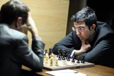 Victoire ronde 12 de Vladimir Kramnik sur Aronian dans une défense semi-Tarrasch