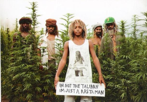 LES RASTAS SONT JUSTE DES RASTAS... PAS DES TALIBANS (Tee shirt 'I'm not the taliban, I'm just a rastaman')