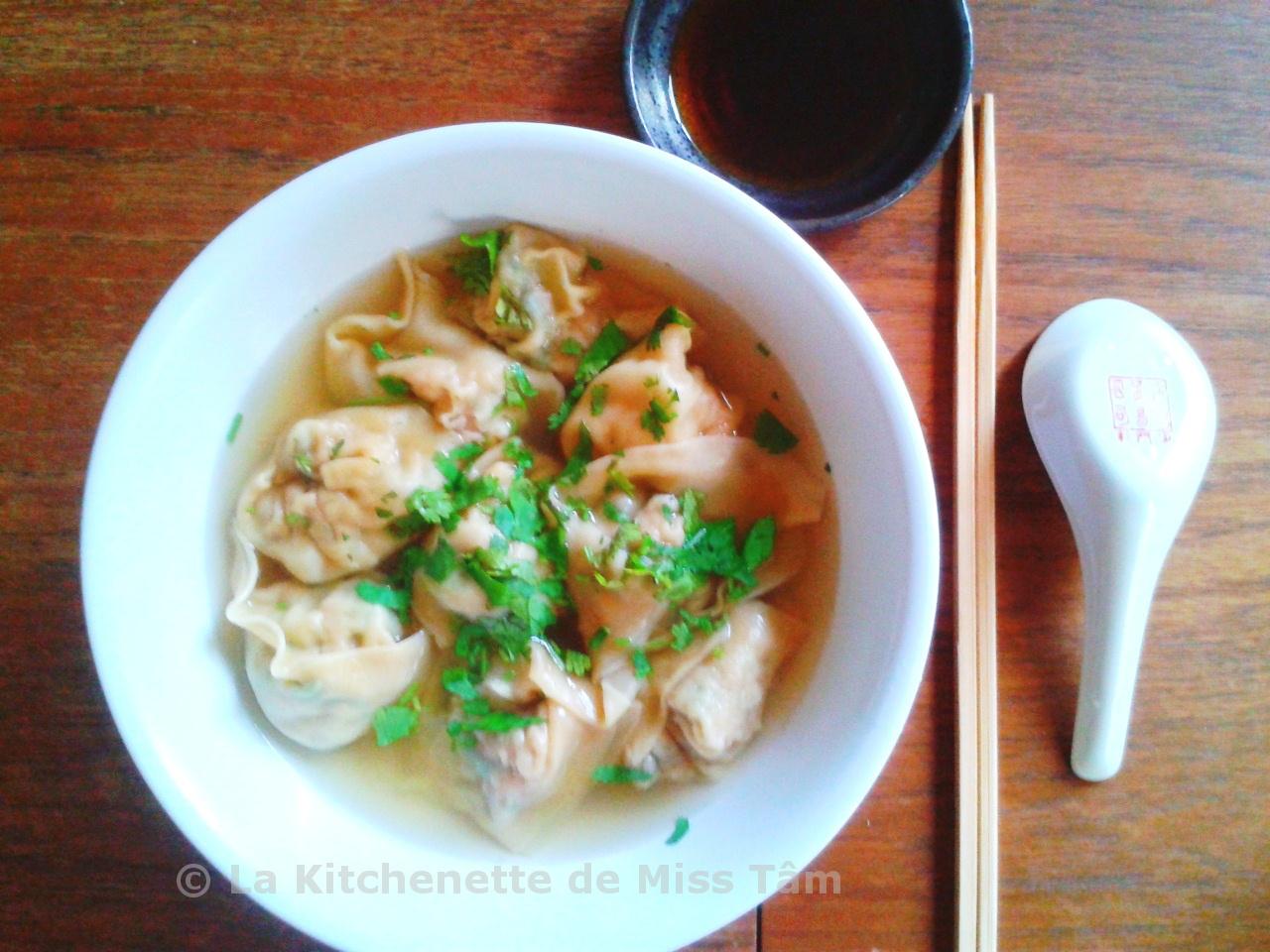 Soupe aux raviolis aux porc et crevettes (style won ton)