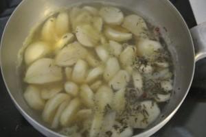 Crème à l'ail, faîtes cuire les gousses d'ail