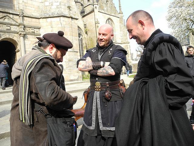 Le barde et le barbu.