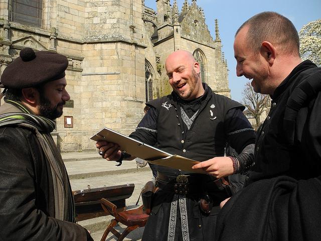 Le barde et le barbu.