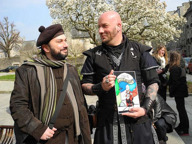 Le barde et le barbu.