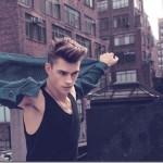 BEAU comme un mouvement de cheveux