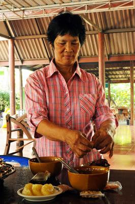 Et si on commençait à mettre les mains dans la cuisine Thaïlandaise ? Pomelo en salade à la thaïlandaise !