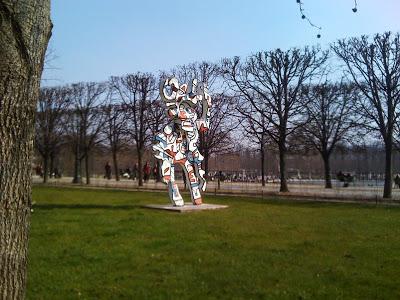 Paris : Le Bel Costumé de Jean Dubuffet - Terrasse du Jeu de Paume dans les jardins des Tuileries