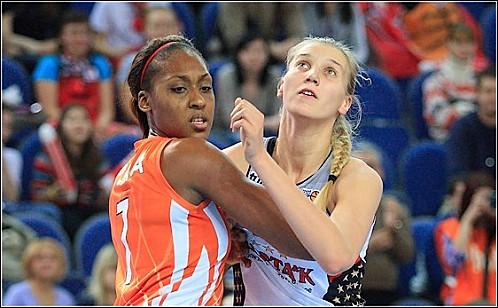 Sandrine-GRUDA---Natalia-VIERU_S.-Moscou-R-jpg