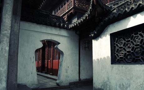 yu garden-shanghai-chine-vieille ville chinoise-fleurs-cerisiers-roses-jardin-zen