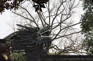 yu garden-shanghai-chine-vieille ville chinoise-fleurs-cerisiers-roses-jardin-zen