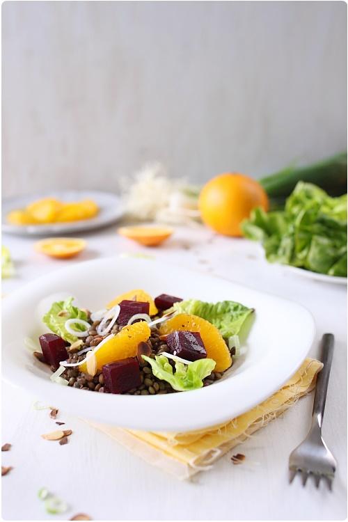 Salade de lentilles vertes, betteraves, coeurs de sucrine et amandes effilées