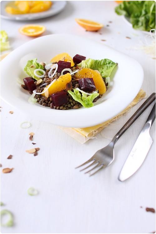 Salade de lentilles vertes, betteraves, coeurs de sucrine et amandes effilées