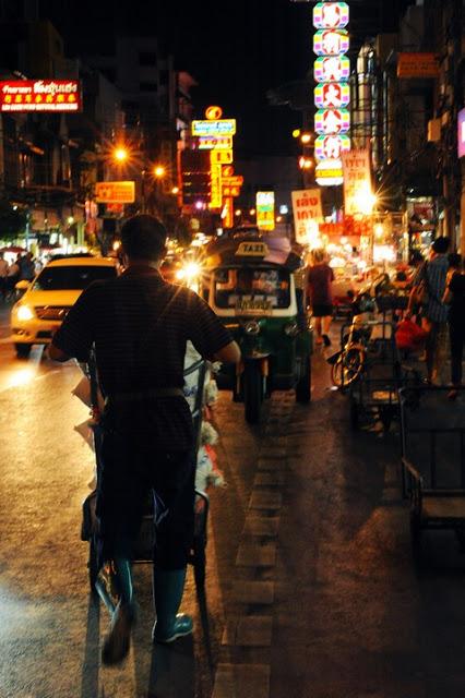 Last night in Bangkok... dernière nuit illuminée par les cuisines qui peuplent Bangkok la nuit...