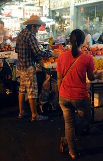 Last night in Bangkok... dernière nuit illuminée par les cuisines qui peuplent Bangkok la nuit...