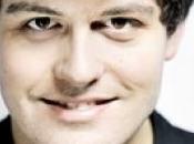 Gaspard Koenig rame contre-courant pour éviter naufrage