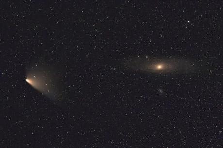 M 31 et ses deux galaxies naines satellites en compagnie de la comète PanSTARRS