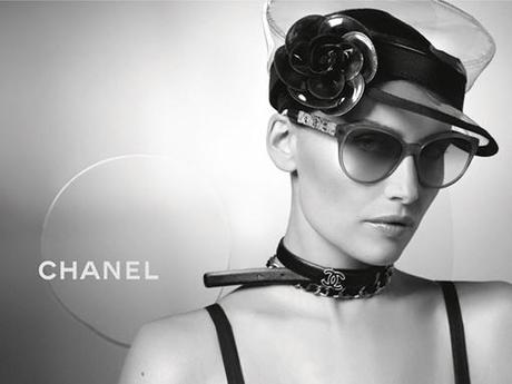 Mode : Laetitia Casta, égérie des lunettes Chanel