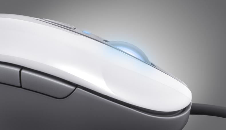 steelseries-sensei-raw-frost-blue_close-up-image-1