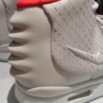 Nike Air Yeezy 2 Red Sample Nike Air Yeezy 2 Wolf Grey Pure Platinum en detail