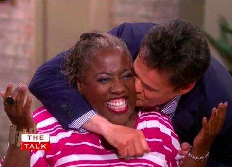 SHERYL UNDERWOOD : UNE COMEDIENNE NOIRE QUI RETIRE SA PERRUQUE A LA TELEVISION