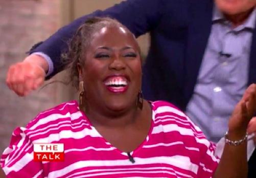 SHERYL UNDERWOOD : UNE COMEDIENNE NOIRE QUI RETIRE SA PERRUQUE A LA TELEVISION