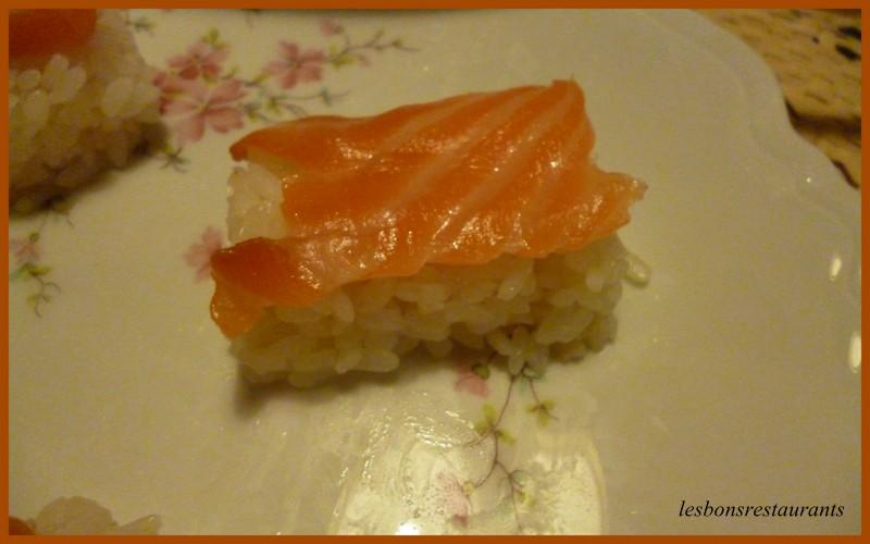 SUSHI AU SAUMON