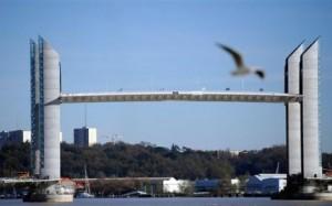 Le pont Chaban-Delmas.