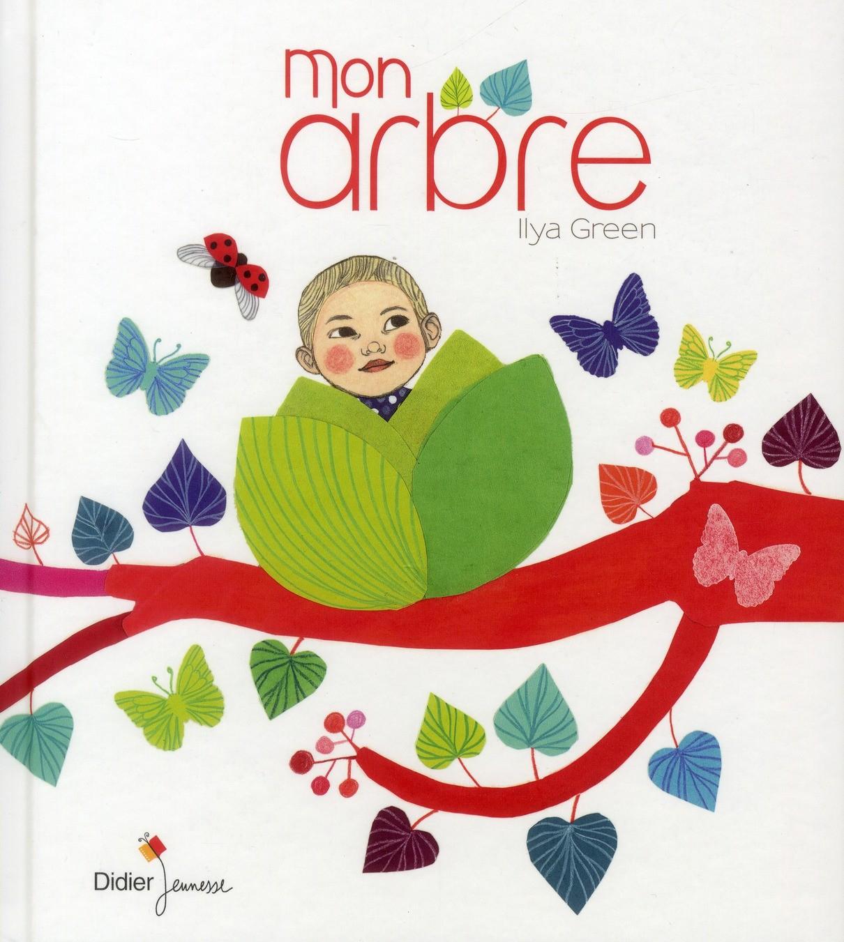 Autre conseil lecture, quoique pour un autre public.

J’avais acheté ce livre sur un conseil de Télérama, qui en avait fait une critique très élogieuse. Puis, j’avais été déçue en le lisant, trouvant la “philosophie” discutable : un enfant se promène dans un arbre en cherchant une maison, et ne trouve refuge que dans les bras maternels. Je l’avais donc un peu laissé de côté, vu que Chaton ne semblait pas spécialement attiré non plus.
Récemment, on l’a repris, et autre chose s’est produit ; j’ai enfin pris conscience de la beauté des images, des dessins d’Ilya Green. Déjà. C’est déjà beaucoup en fait. Et puis, l’histoire m’est apparue simplement charmante, délicieusement régressive. La nature, haute en couleurs, enveloppe du début à la fin la bienveillance du monde qui accueille l’enfant. Du coup, il suffit de se laisser happer par les images sans chercher midi à quatorze heures une philosophie plus sophistiquée. C’est doux, gai et beau. 
Chaton est finalement d’accord et il réclame ce livre souvent désormais.
Je vous conseille vivement de regarder ce que fait Ilya Green (elle a un site), c’est splendide.