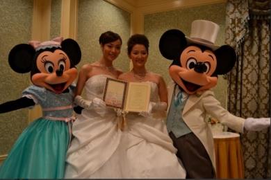 Le premier mariage homosexuel à Tokyo Disneyland