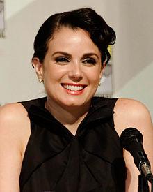 Defiance - Mia Kirshner sera Kenya, tenancière d'une maison close