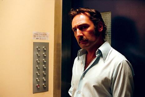 'Sans arme, ni haine, ni violence' scene (Image 18917788.jpg)