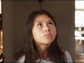 petite fille doudou font l’hoverboard