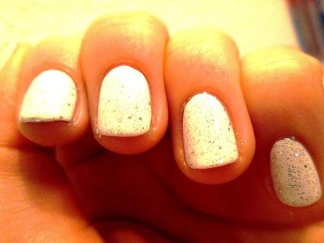 manucure-avec-bys-3 blanc dans Vernis