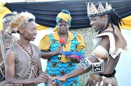 LE PREMIER MARIAGE HOMOSEXUEL ET TRADITIONNEL ZOULOU - Tshepo Cameron Modisane et Thoba Calvin Sithole