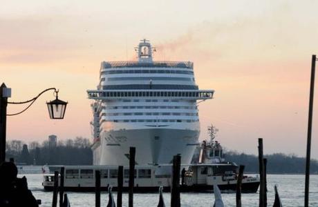 La MSC Fantasia à Venise