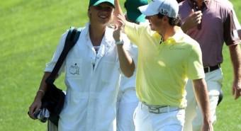 Wozniacki fait le caddie pour son Rory! 4-10-2013-3-46-18-PM
