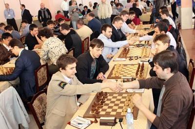 Les leaders Malakhit et Saint Pertersbourg ont annulé ronde 4 © Chessdom