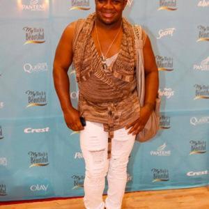 DEREK J : UN COIFFEUR PROFESSIONNEL DIT QUE LES CHEVEUX NATURELS CE N’EST PAS POUR TOUT LE MONDE